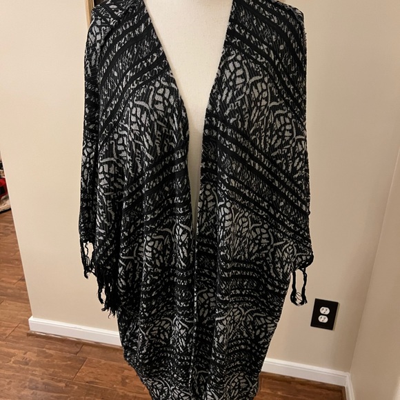 Free People Patterned Kimono Cardigan. Great pattern, cute and versatile. Sz L - Picture 4 of 11